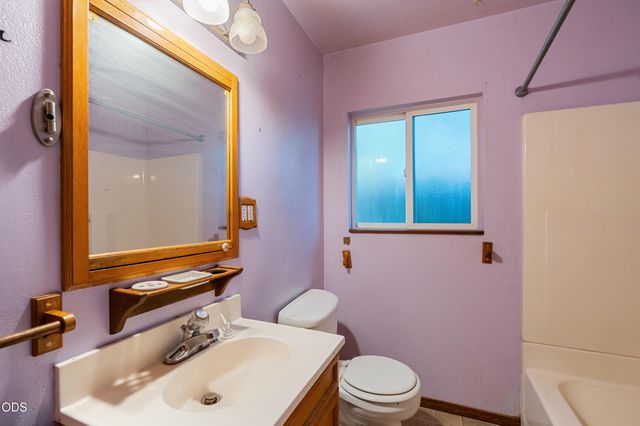 1004 S Grape Street, Medford, OR 97501