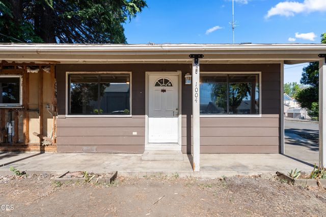 1004 S Grape Street, Medford, OR 97501