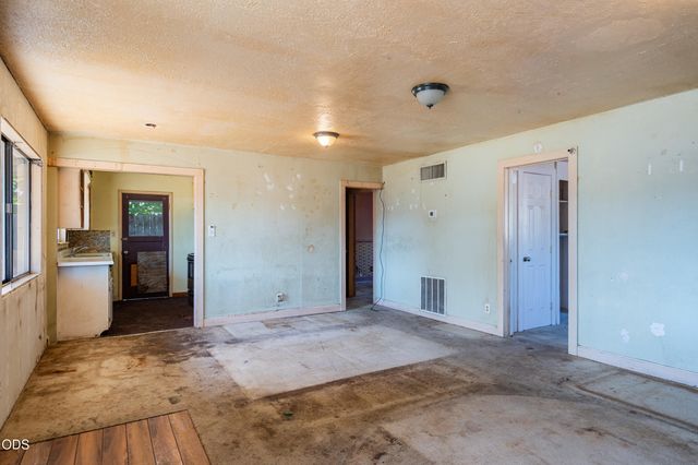 1004 S Grape Street, Medford, OR 97501