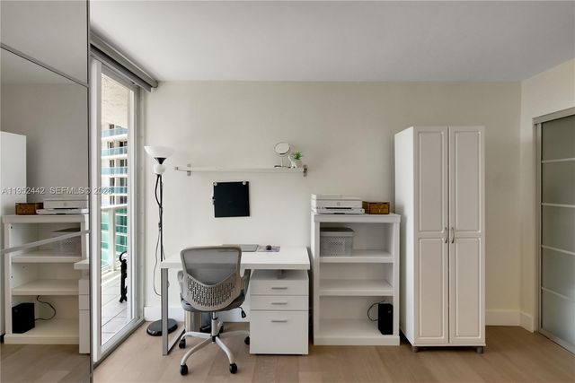 100 Bayview Dr 1008, Sunny Isles Beach, FL 33160