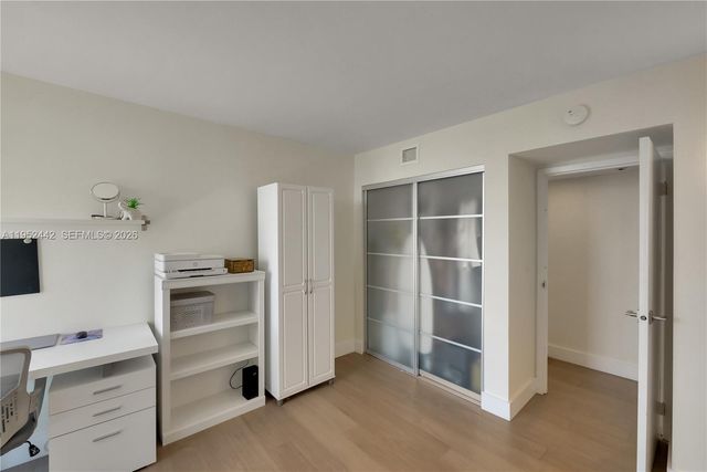 100 Bayview Dr 1008, Sunny Isles Beach, FL 33160