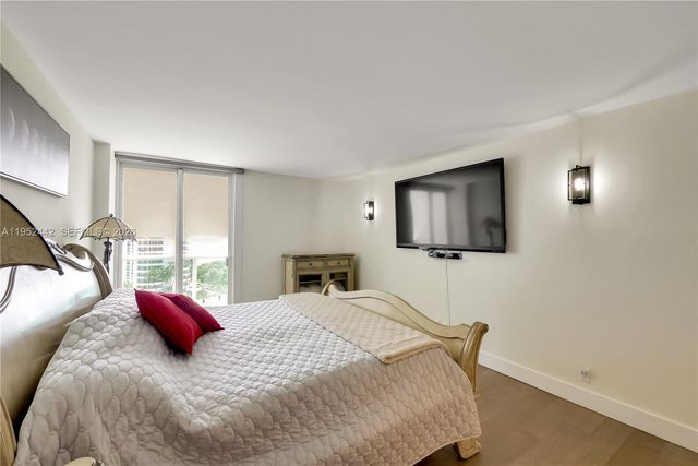 100 Bayview Dr 1008, Sunny Isles Beach, FL 33160