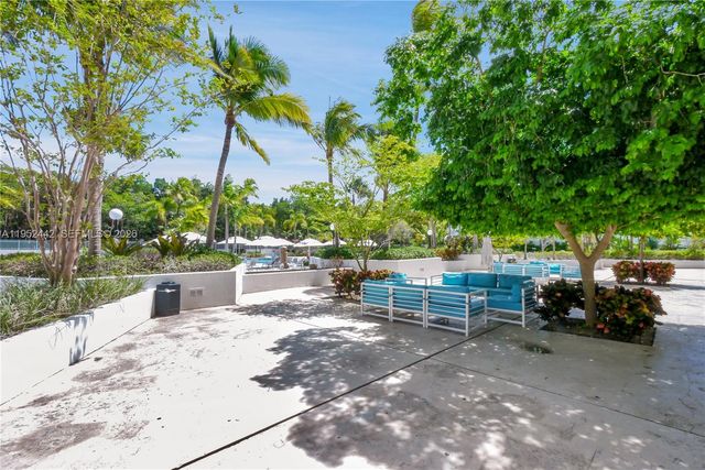 100 Bayview Dr 1008, Sunny Isles Beach, FL 33160