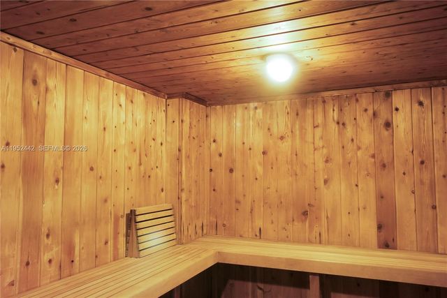 100 Bayview Dr 1008, Sunny Isles Beach, FL 33160