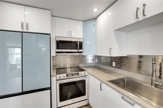 100 Bayview Dr 1008, Sunny Isles Beach, FL 33160