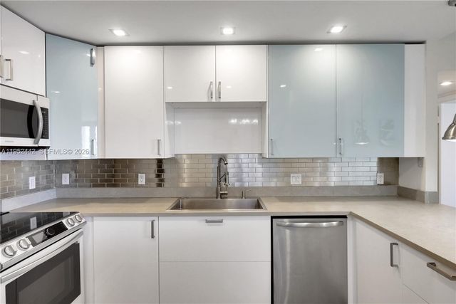 100 Bayview Dr 1008, Sunny Isles Beach, FL 33160