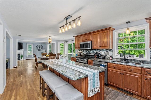72 Heritage Rd, Dracut, MA 01826