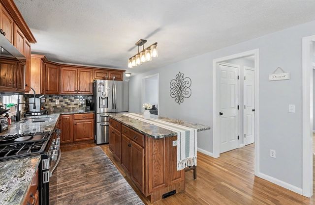 72 Heritage Rd, Dracut, MA 01826
