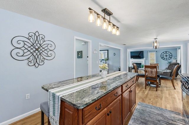 72 Heritage Rd, Dracut, MA 01826
