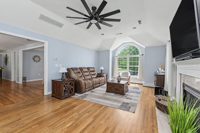 72 Heritage Rd, Dracut, MA 01826
