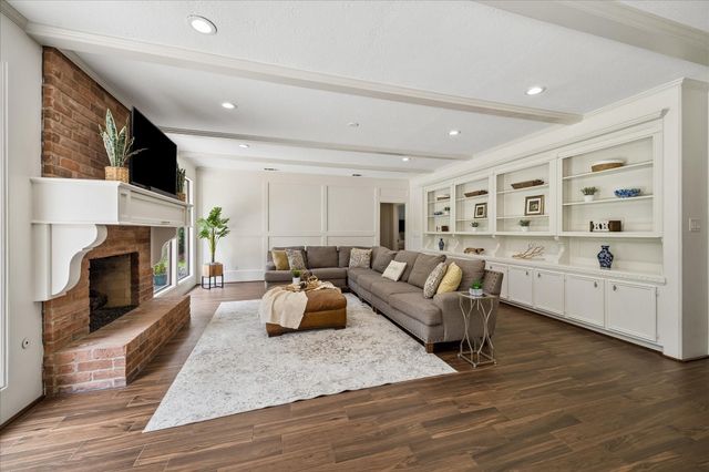 2702 Royal Circle Drive, Kingwood, TX 77339