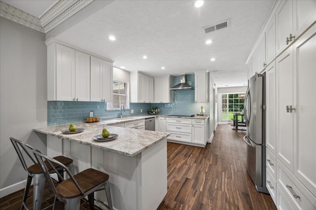 2702 Royal Circle Drive, Kingwood, TX 77339
