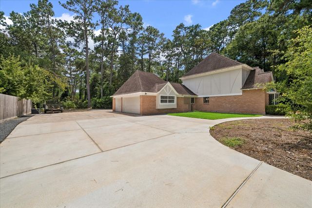 2702 Royal Circle Drive, Kingwood, TX 77339