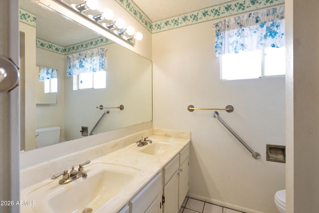 4554 W PARADISE Drive, Glendale, AZ 85304