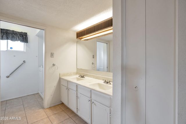 4554 W PARADISE Drive, Glendale, AZ 85304