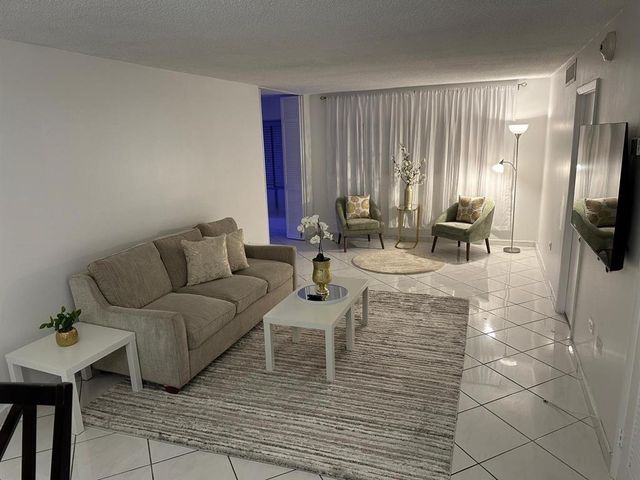 1881 Washington Ave, Miami Beach, FL 33139