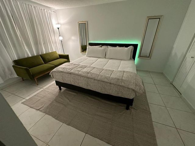 1881 Washington Ave, Miami Beach, FL 33139