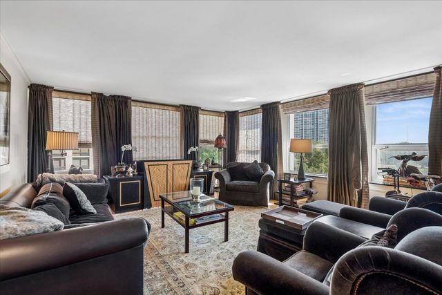 2626 N LAKEVIEW Avenue 302, Chicago, IL 60614