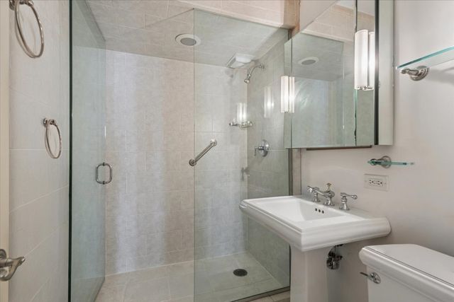 2626 N LAKEVIEW Avenue 302, Chicago, IL 60614