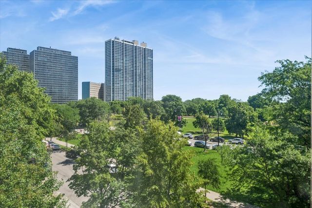 2626 N LAKEVIEW Avenue 302, Chicago, IL 60614