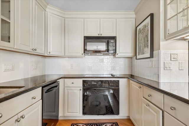 2626 N LAKEVIEW Avenue 302, Chicago, IL 60614