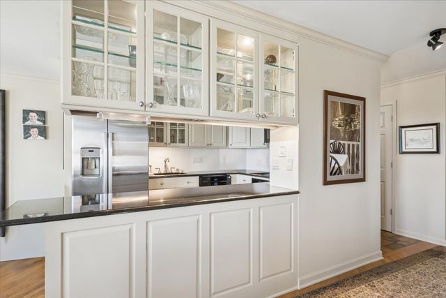 2626 N LAKEVIEW Avenue 302, Chicago, IL 60614