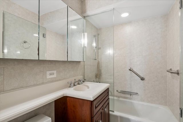 2626 N LAKEVIEW Avenue 302, Chicago, IL 60614