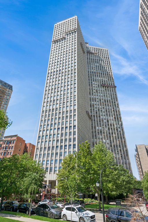 2626 N LAKEVIEW Avenue 302, Chicago, IL 60614