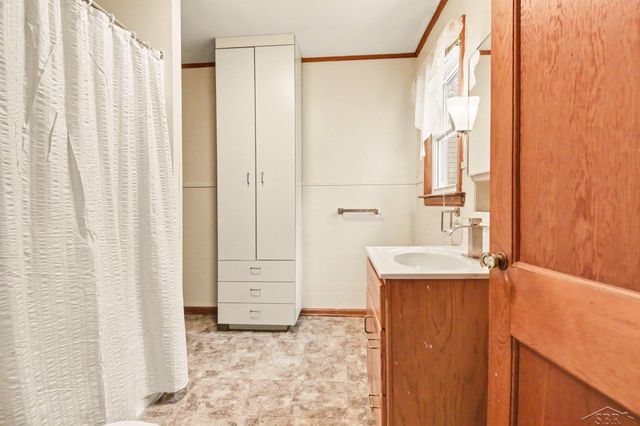 497 Tittabawassee Street, Sanford, MI 48657