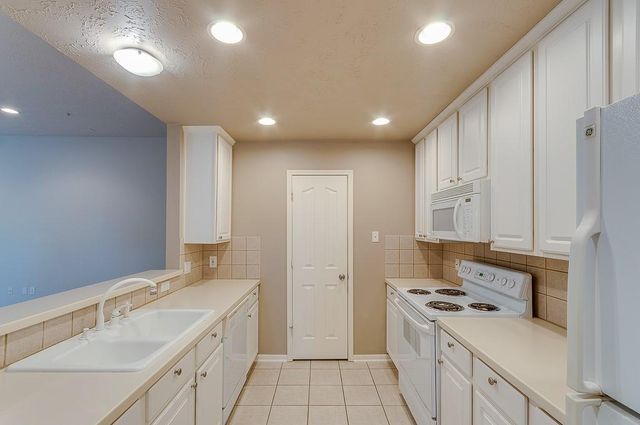 8051 Bay Branch Drive 333, The Woodlands, TX 77382