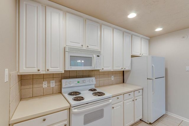 8051 Bay Branch Drive 333, The Woodlands, TX 77382