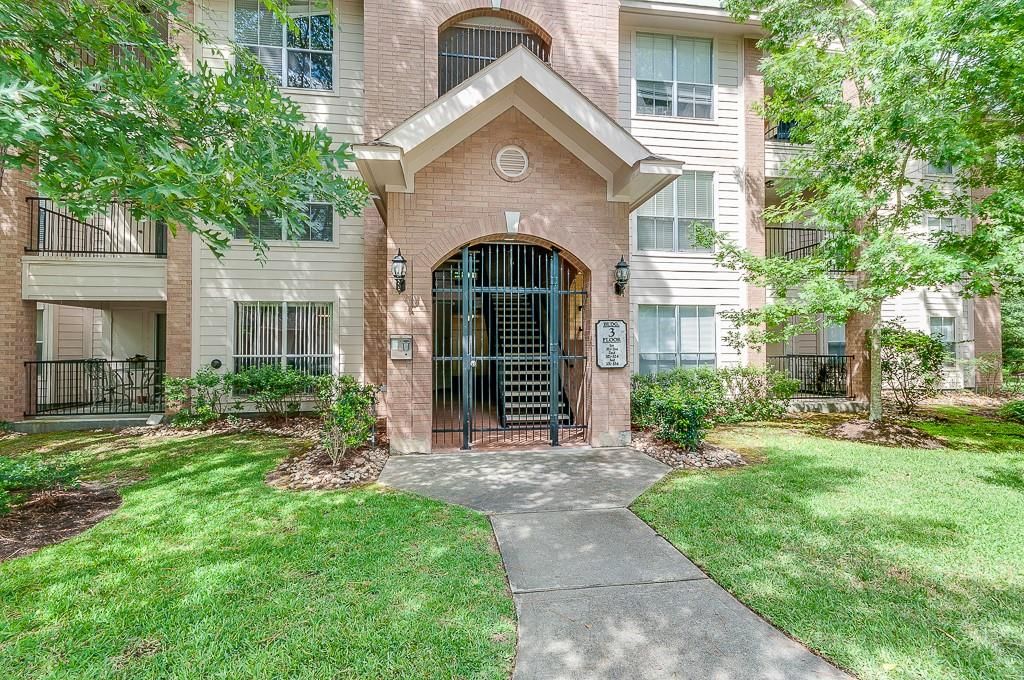 8051 Bay Branch Drive 333, The Woodlands, TX 77382