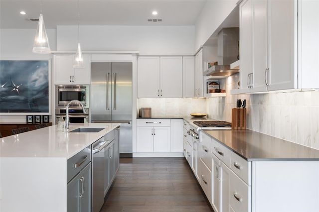 2500 Cedarview DR, Austin, TX 78704