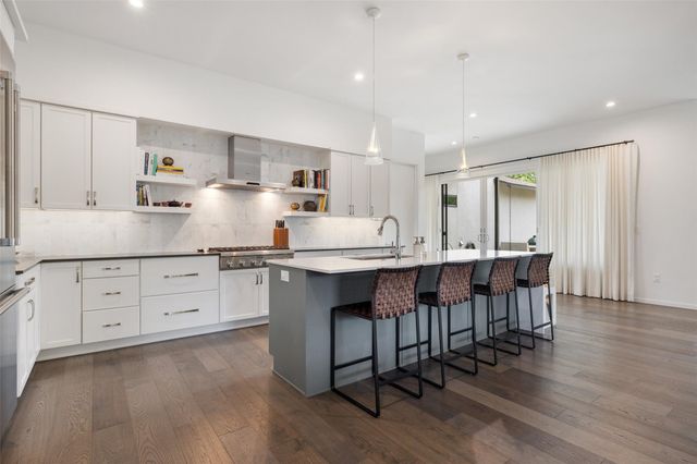 2500 Cedarview DR, Austin, TX 78704