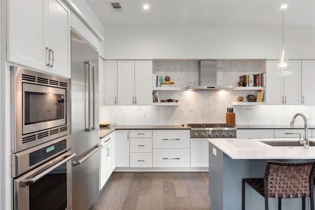 2500 Cedarview DR, Austin, TX 78704