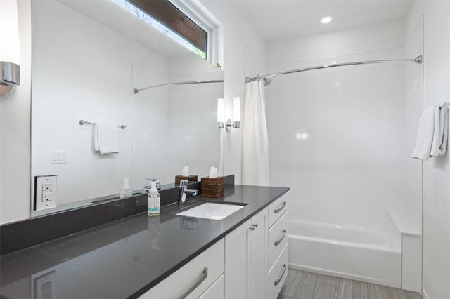 2500 Cedarview DR, Austin, TX 78704