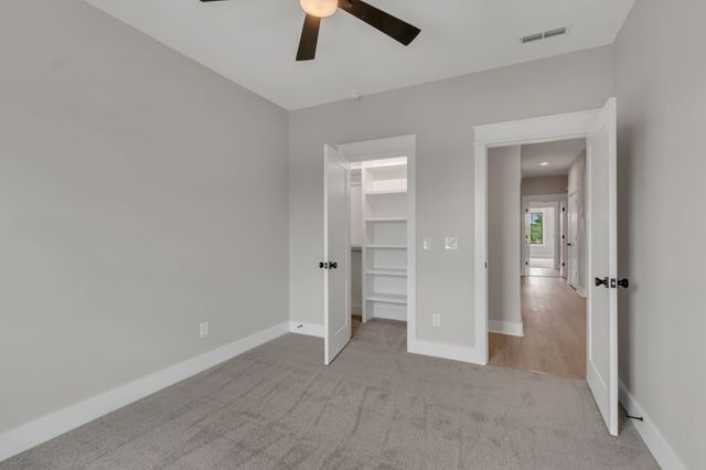 1413 Doc Johns Blvd, Murfreesboro, TN 37128