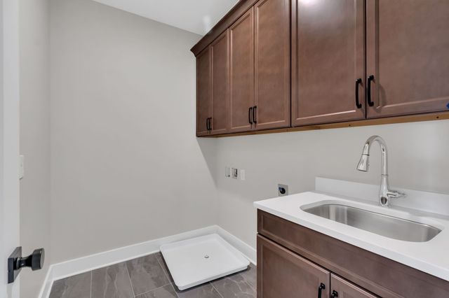 1413 Doc Johns Blvd, Murfreesboro, TN 37128