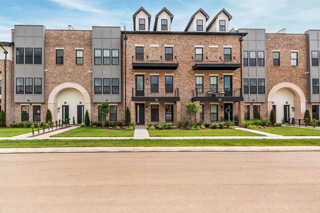 1413 Doc Johns Blvd, Murfreesboro, TN 37128