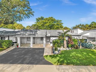359 Fairway Cir 59, Weston, FL 33326