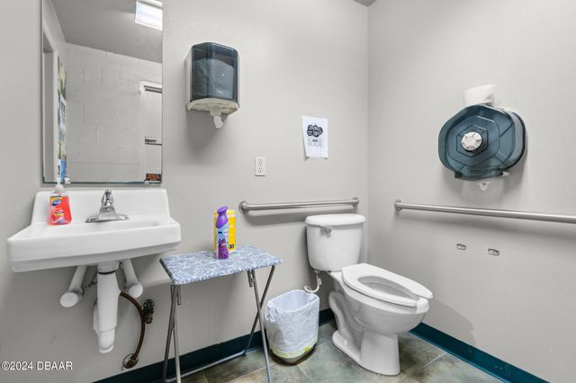 3090 S Ridgewood Avenue, South Daytona, FL 32119