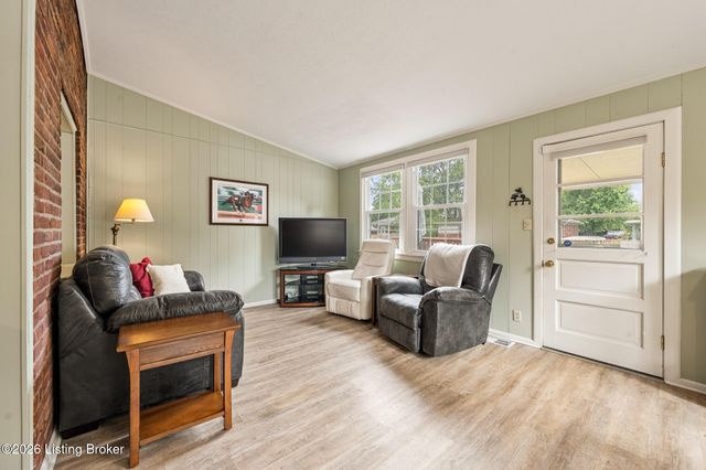 3323 Wellingmoor Ave, Louisville, KY 40218