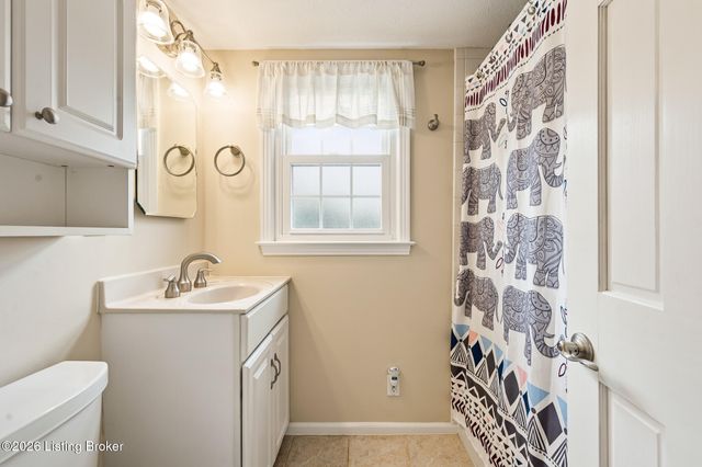 3323 Wellingmoor Ave, Louisville, KY 40218