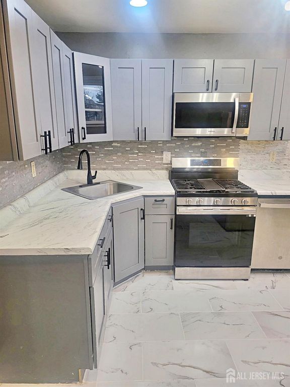 274 College Drive, Edison, NJ 08817