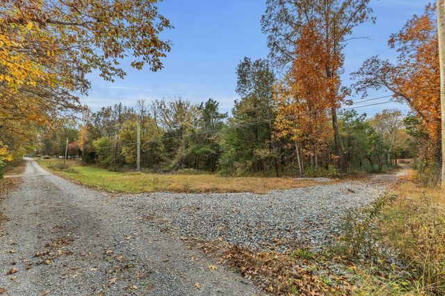 4136 Shores Rd, Murfreesboro, TN 37128