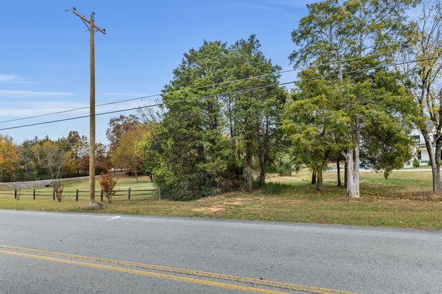 4136 Shores Rd, Murfreesboro, TN 37128