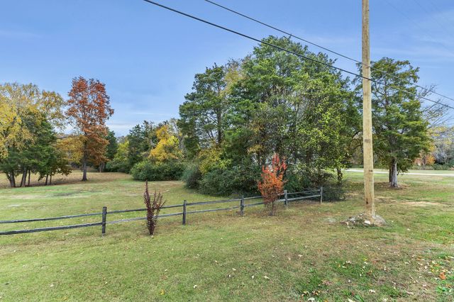 4136 Shores Rd, Murfreesboro, TN 37128