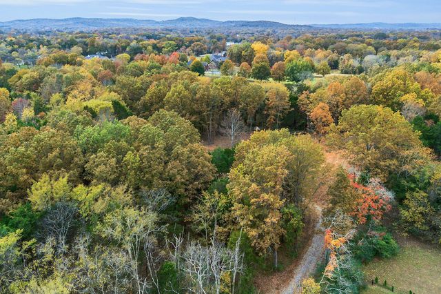 4136 Shores Rd, Murfreesboro, TN 37128