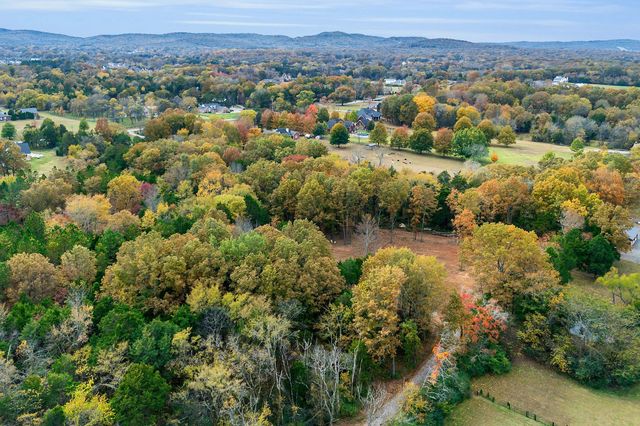 4136 Shores Rd, Murfreesboro, TN 37128