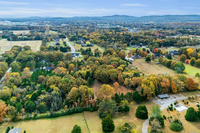 4136 Shores Rd, Murfreesboro, TN 37128